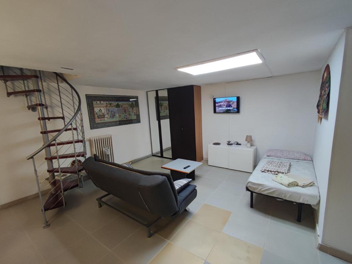 Central Private Flat By Old Town, Shops, Restaurants Bari Exterior photo